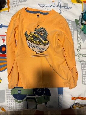 TEA Collection Long-Sleeve Graphic Top